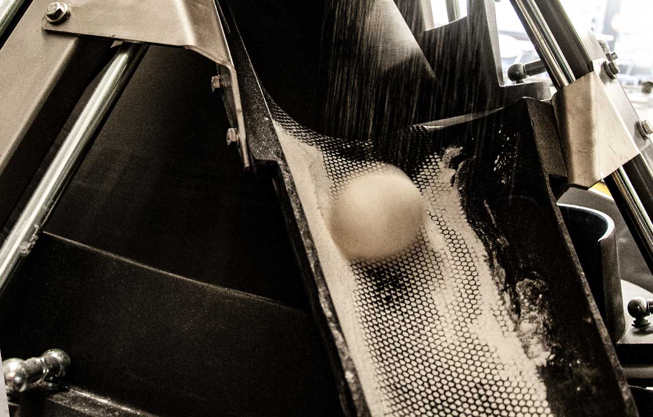 How does a bread line work? Dough rounding with conical rounder - Glimek